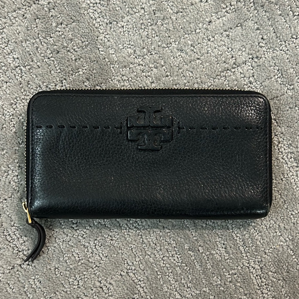 SOLD💔 Tory Burch Black McGraw Wallet with Gold Zipper